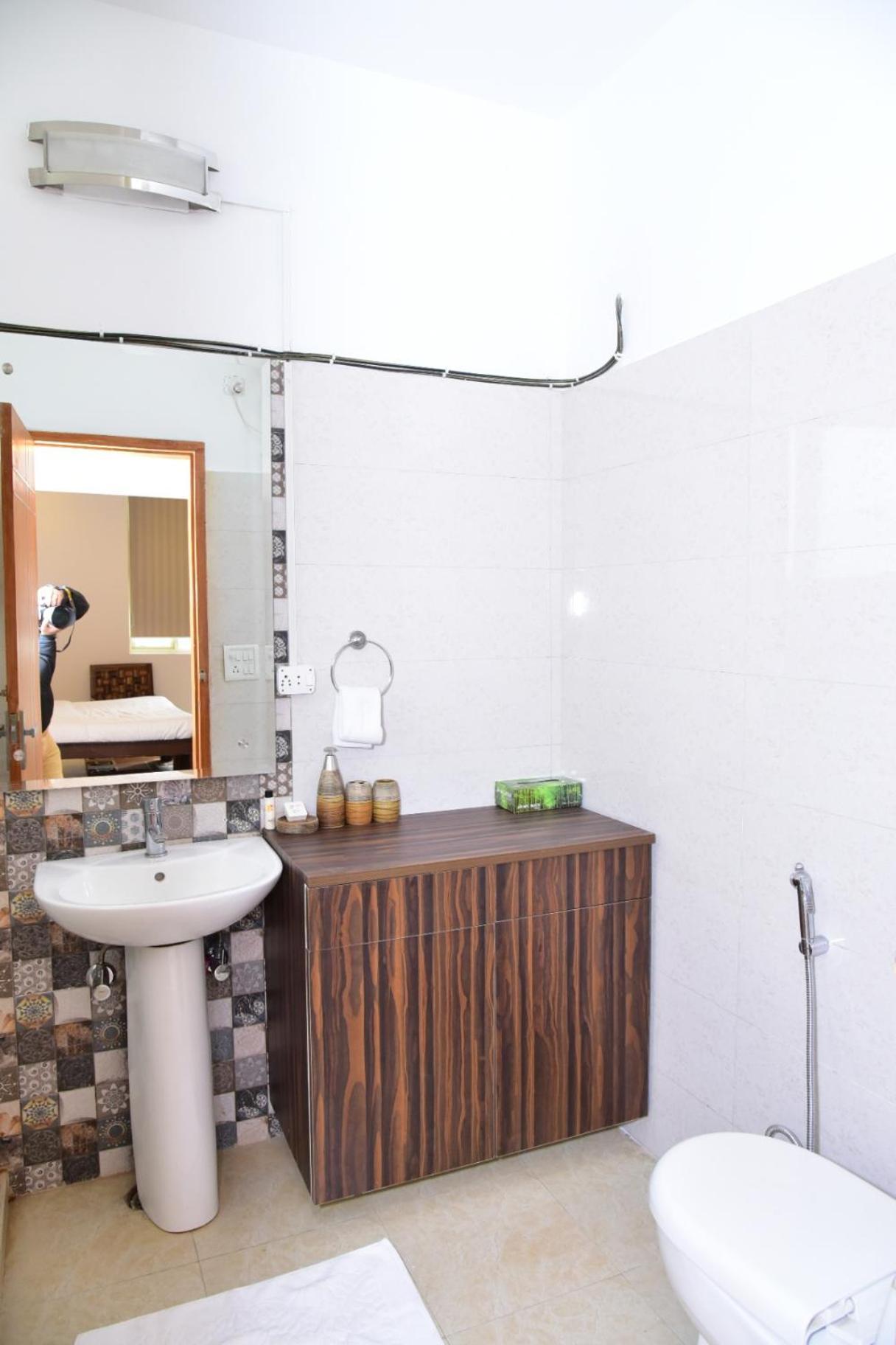 Arkaya Inn Gurgáon Kültér fotó