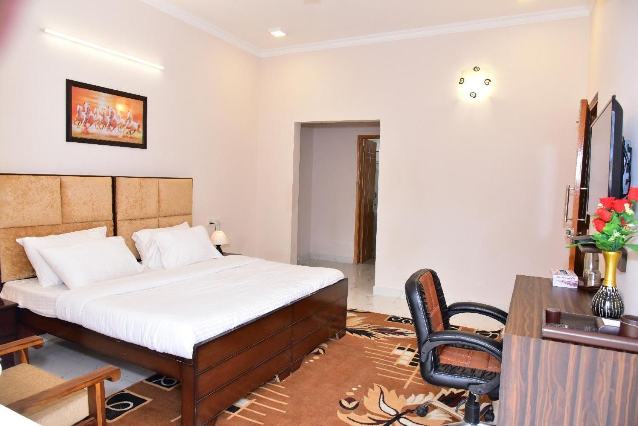 Arkaya Inn Gurgáon Kültér fotó