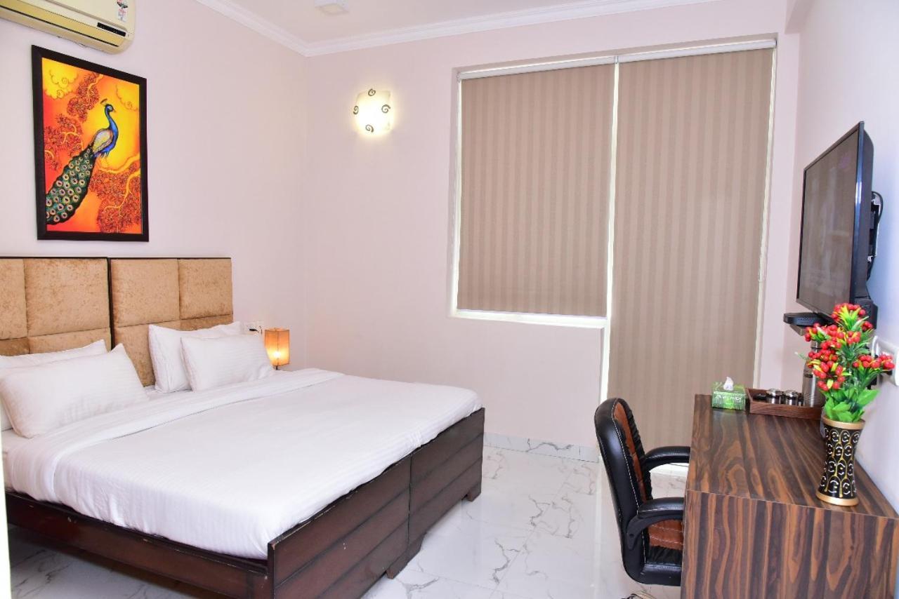 Arkaya Inn Gurgáon Kültér fotó